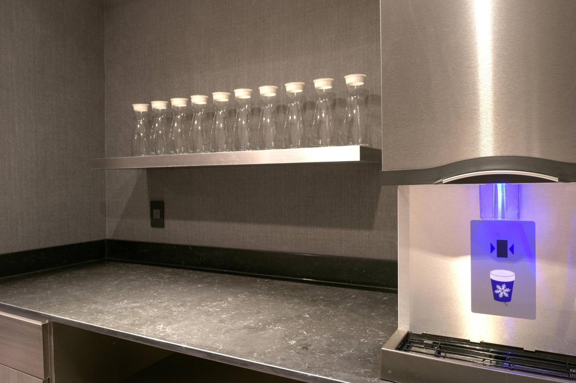 Ac Hotel By Marriott Boston North Medford Εξωτερικό φωτογραφία